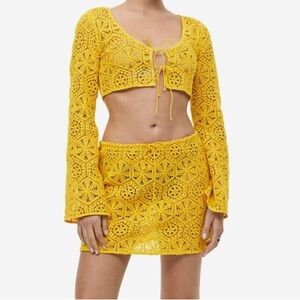 SKIRT H&M Mustard Yellow Crochet Mini Skirt with adjust elastic waist Size Large